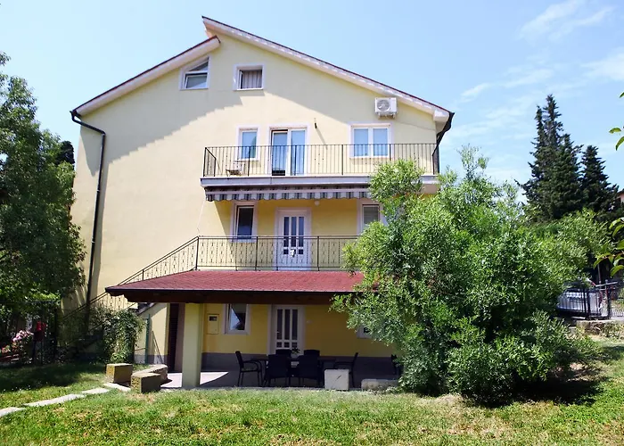 Serenity Apartments Cb